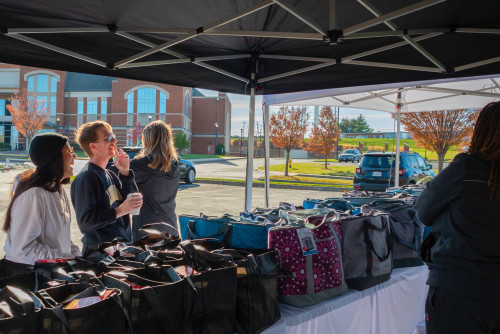 LindenGiving Partners with OASIS, Giving 110 Thanksgiving Meals