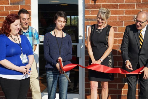 Lindenwood Cuts Ribbon on Barnes & Noble Bookstore