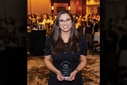 Community Leader Elisa Bender Receives the Alumni Service Award