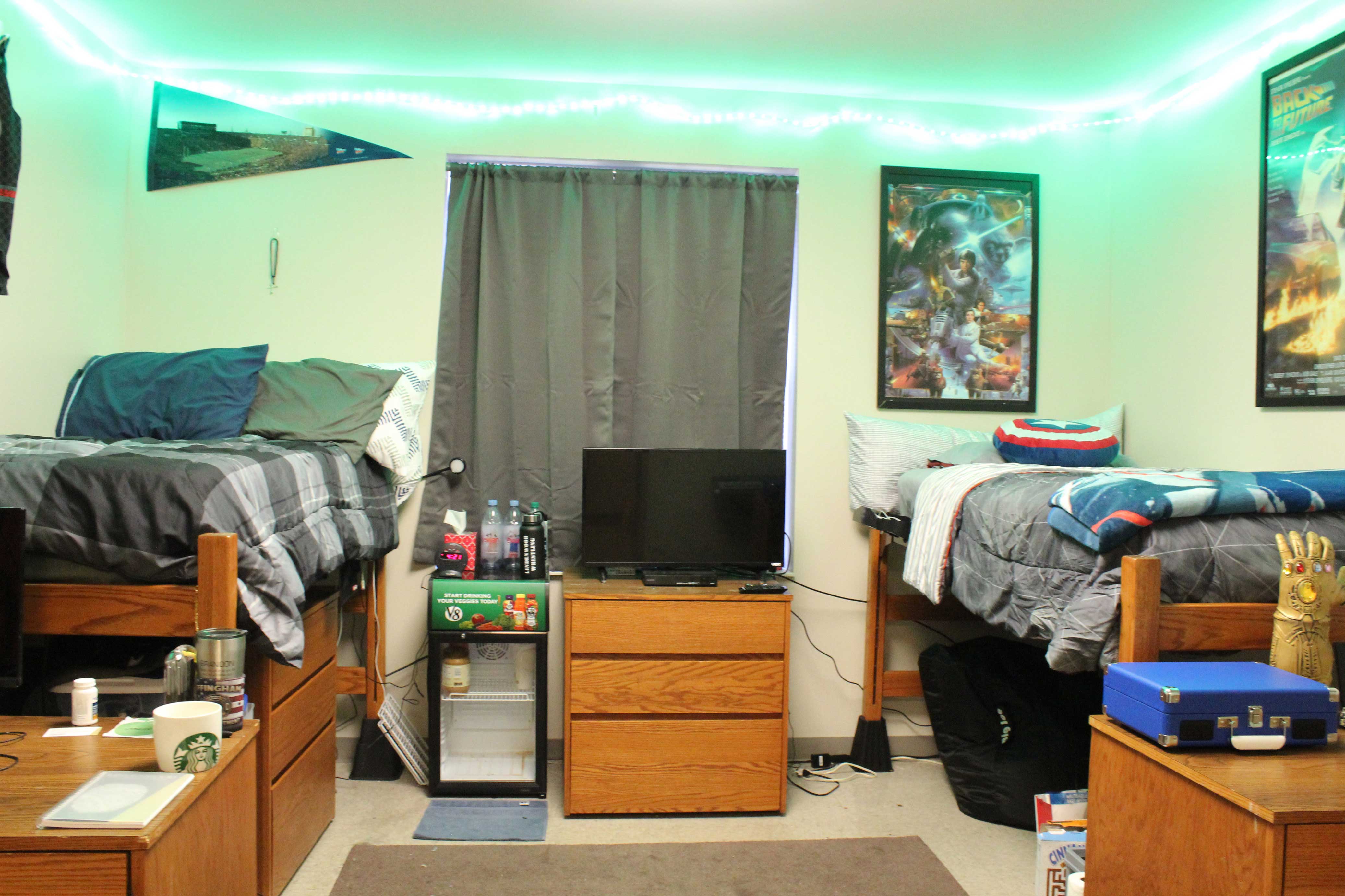 Lindenwood bedroom set deals