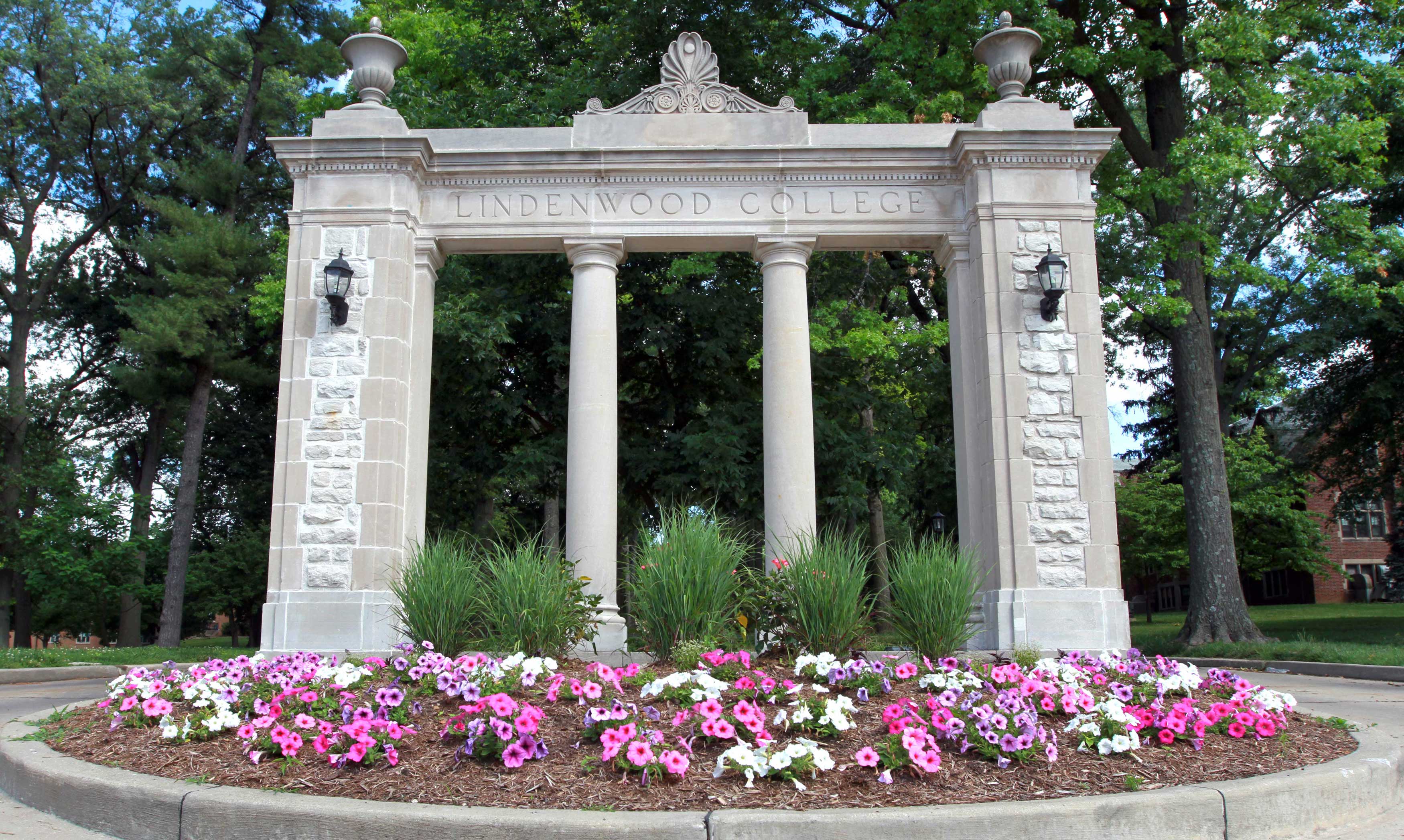 Lindenwood - Alumnae Gate