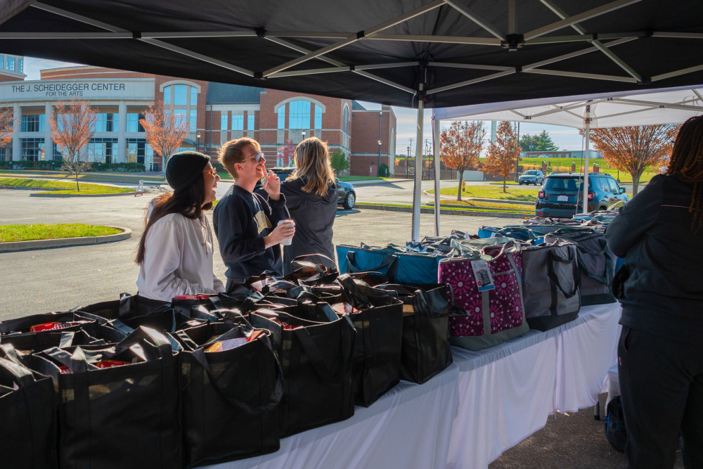 LindenGiving Partners with OASIS, Giving 110 Meals for Thanksgiving